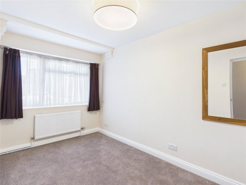 Apartment in Reigate and Banstead, Merstham - View 2