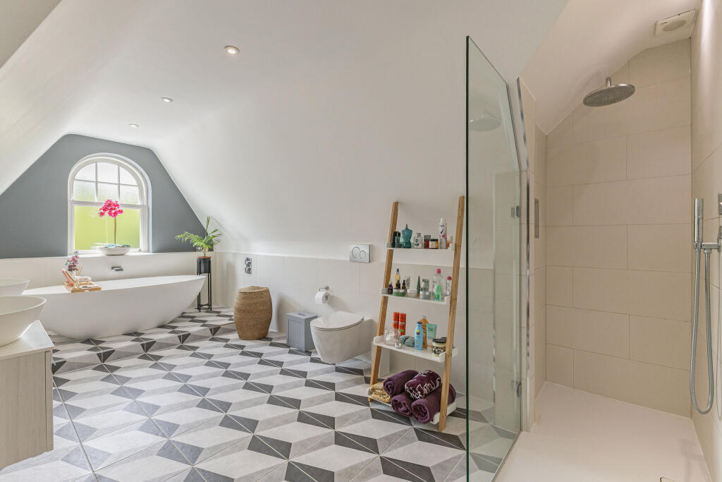 House in St Albans, Milehouse - More