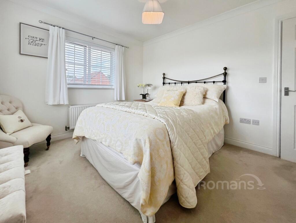 Apartment in Rushmoor, North Town - View 4