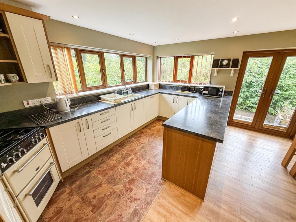 House in Llanrhaeadr-ym-Mochnant - View 4