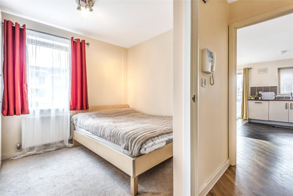 Apartment in Reading - View 5
