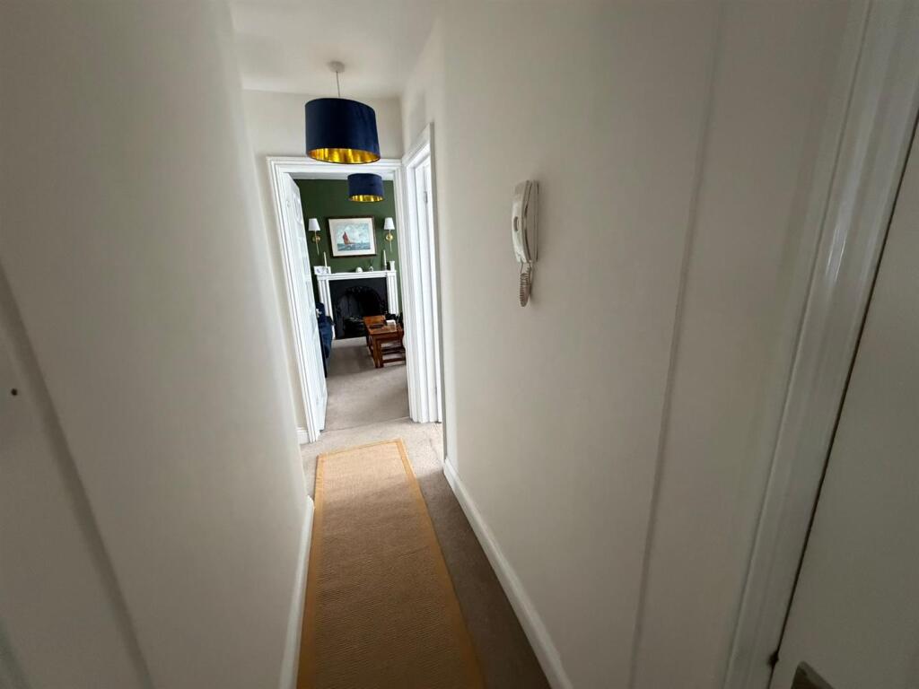 Apartment in Southampton - View 4