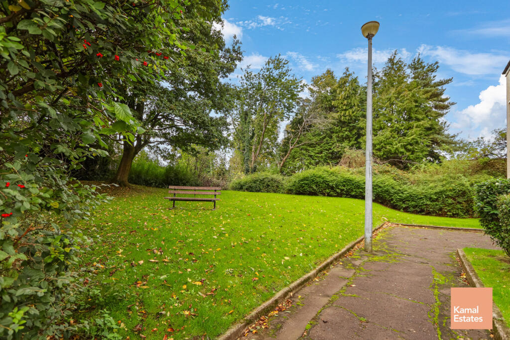Apartment in Glasgow, Hillend, Lambhill - View 3