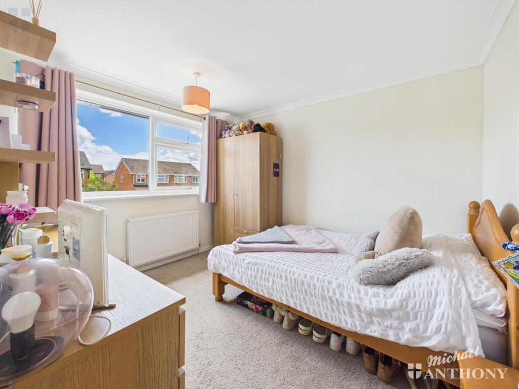 House in Aylesbury, Walton Court - More