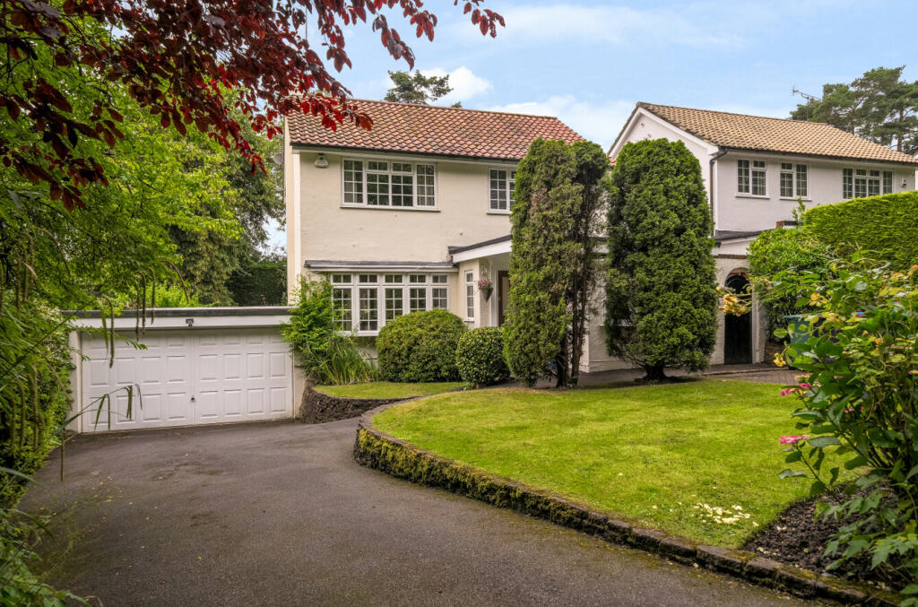 Main image of property: Elmgrove Close, Woking, Surrey, GU21