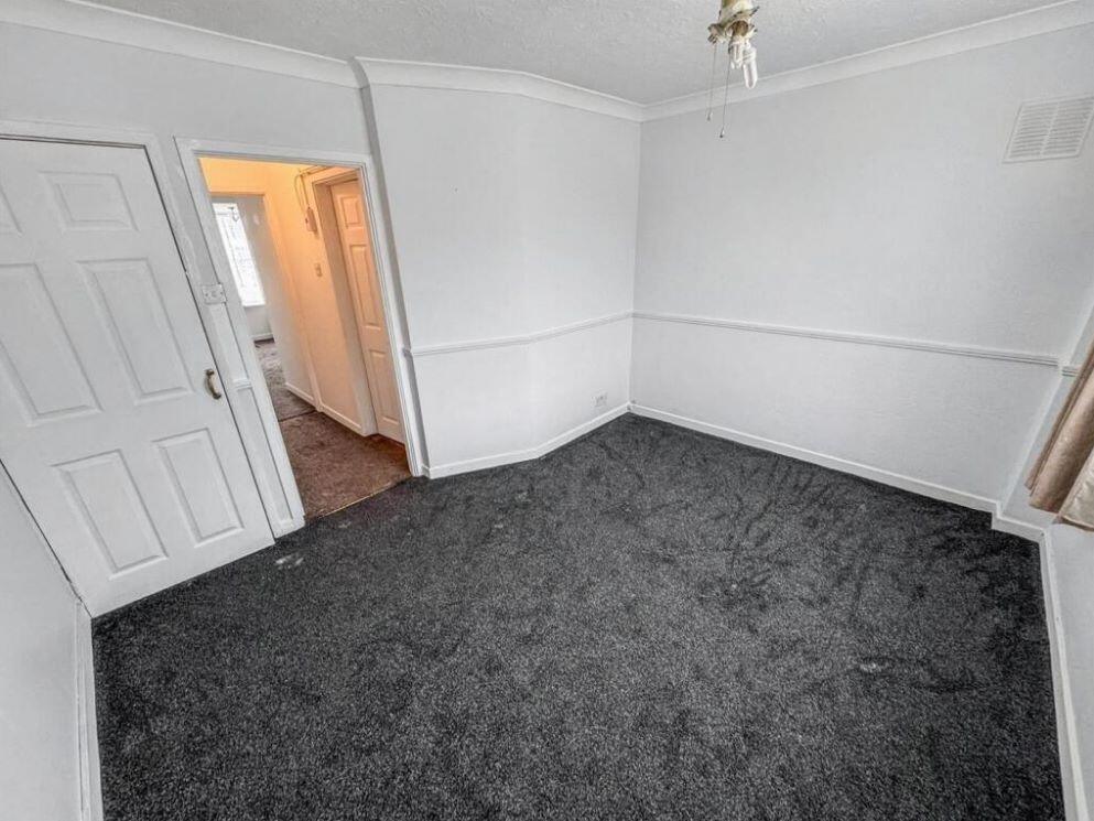 81A High Street, Canvey Island, Essex, SS8 7RE photo 4