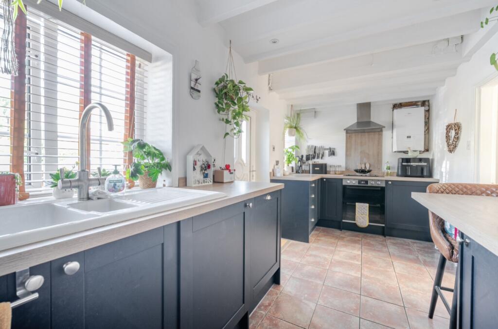 House in South Kesteven, Barrowby - View 2