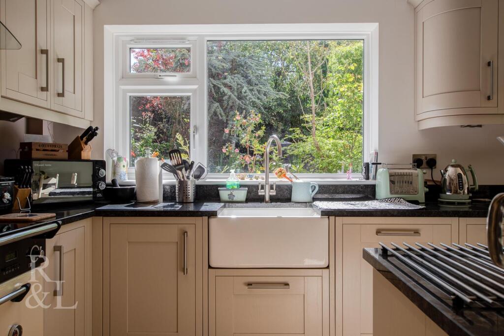 Brook View Drive, Keyworth, Nottingham - More