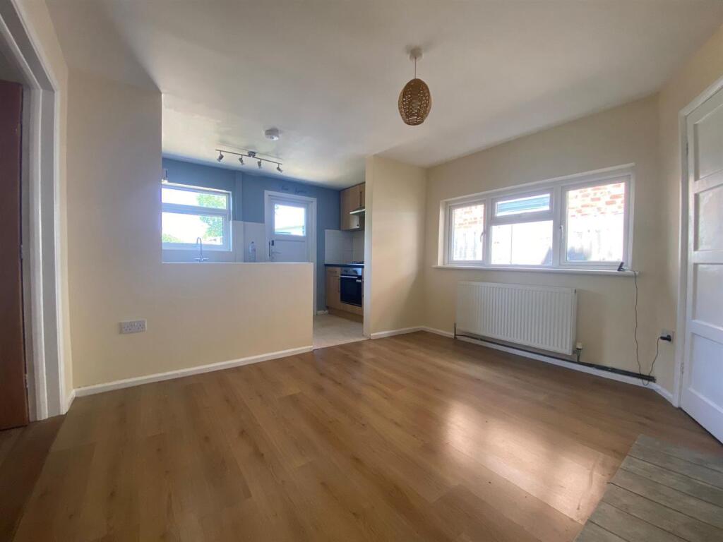 House in Southend-on-Sea - More