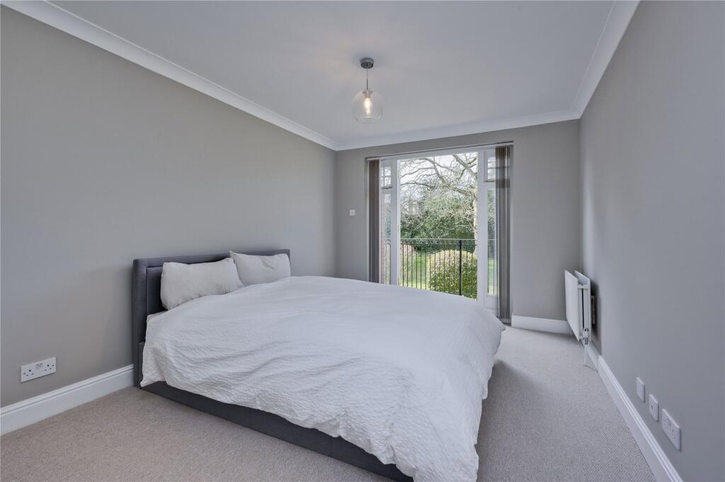 Apartment in Weybridge - View 4