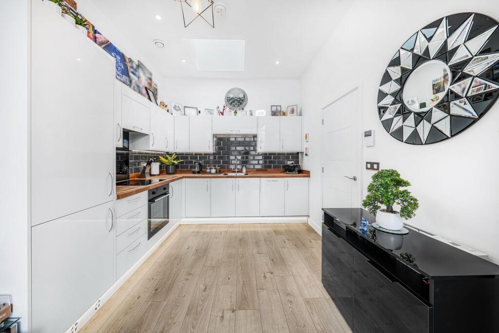 Apartment in Harlow, Essex - View 3