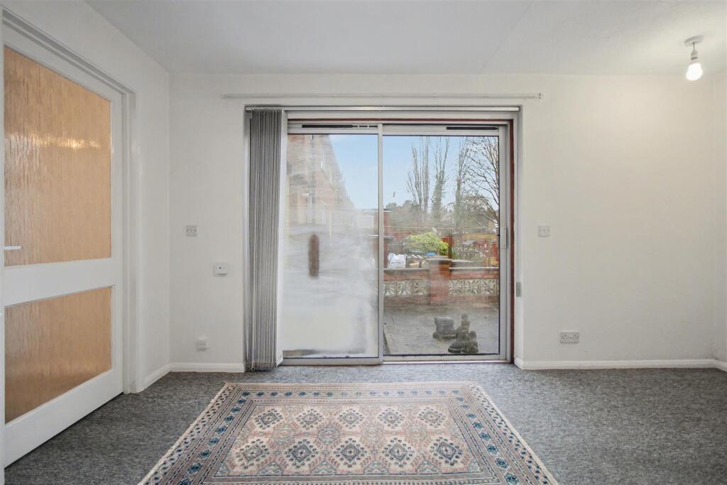 Willow Close, Desborough, Kettering - View 5