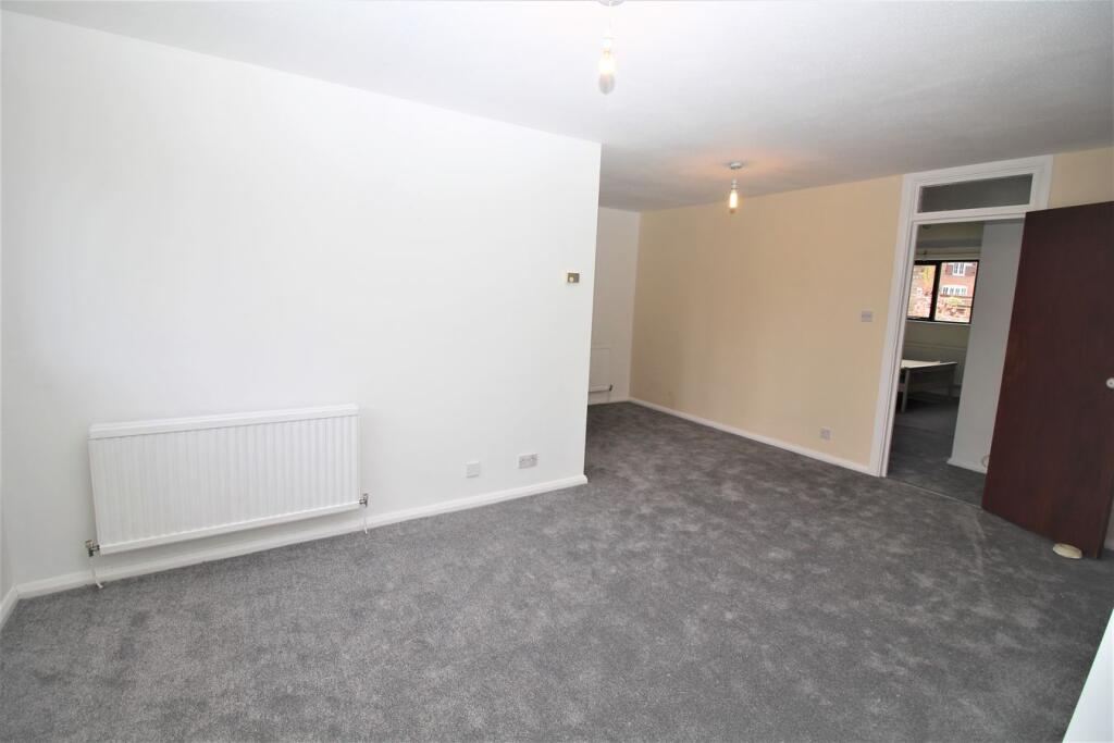 Apartment in Hatfield, Old Hatfield - View 3