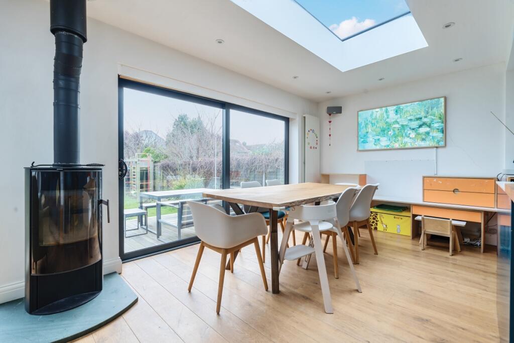 4 bedroom semi-detached house for rent