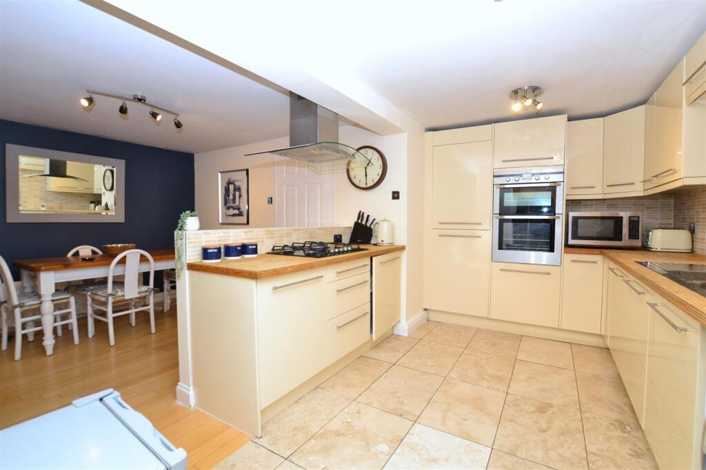 Main image of property: Zinzan Street, Reading