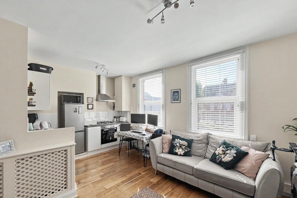 Apartment in Twickenham - View 4