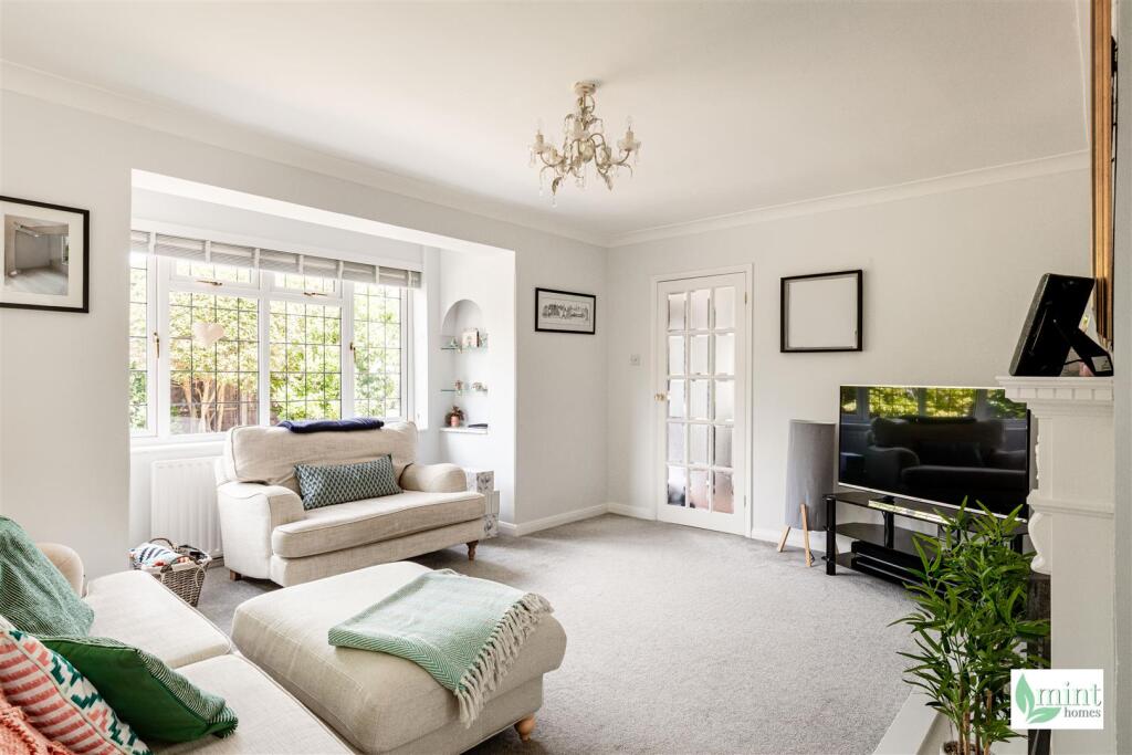 House in Woking, Surrey - View 4