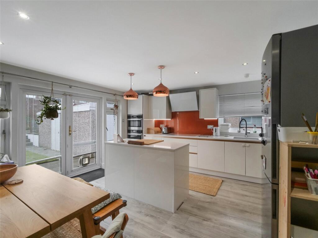 House in Motherwell, North Lanarkshire - More