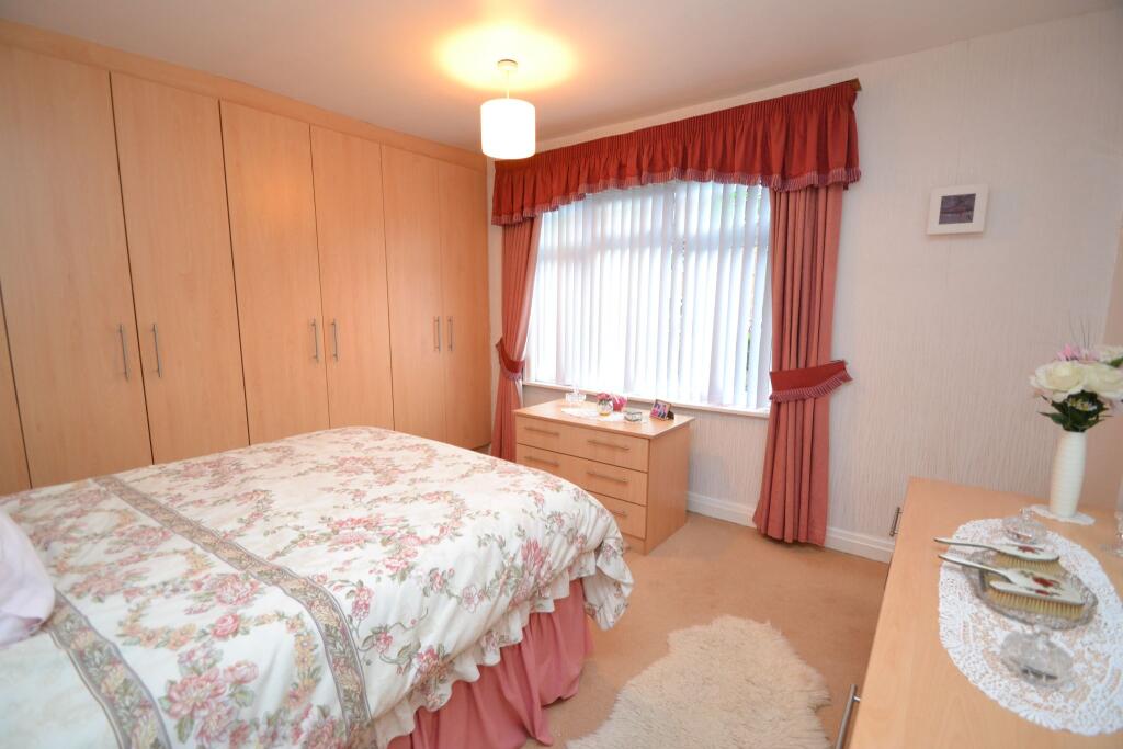Cyprus Drive, Thackley, – další