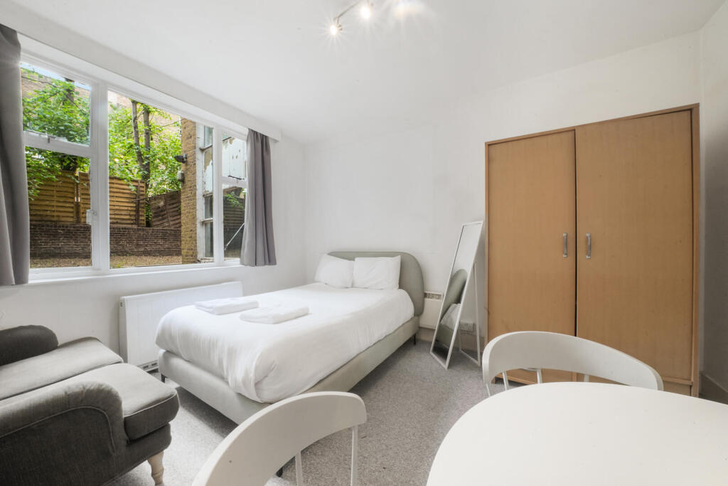 Studio flat for rent