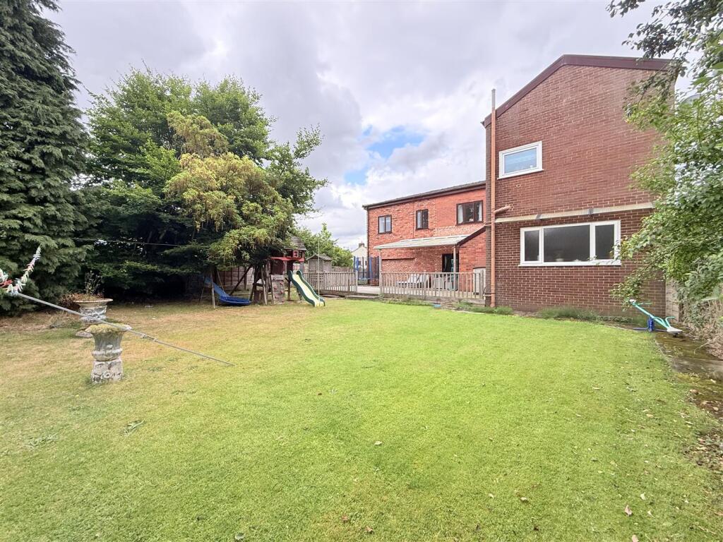 House in Oldham - View 4