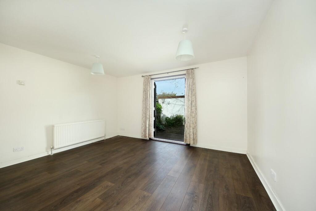 Apartment in London, Wellington Court, Shepherd's Bush - View 2