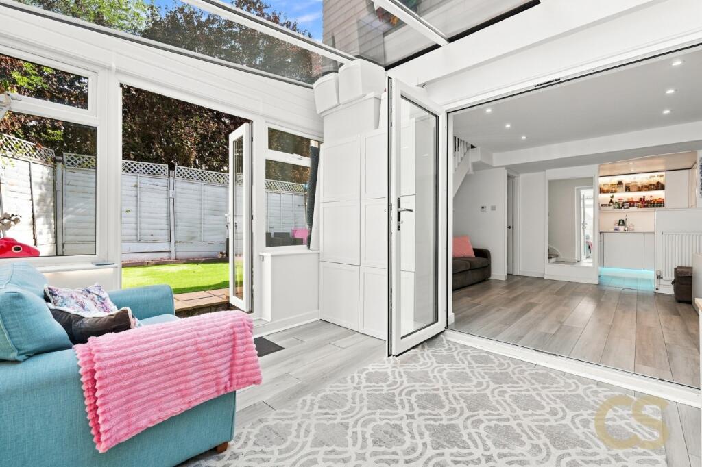 House in Broxbourne, Hertfordshire - View 4