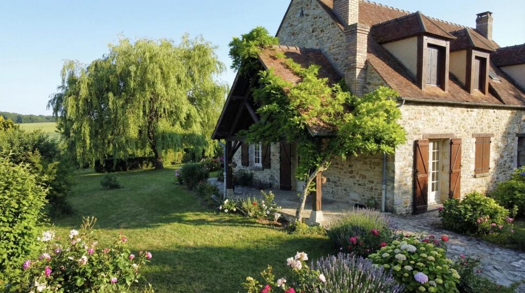 Main image of property: Paris-Isle of France, Seine-et-Marne, St-Sauveur-sur-École