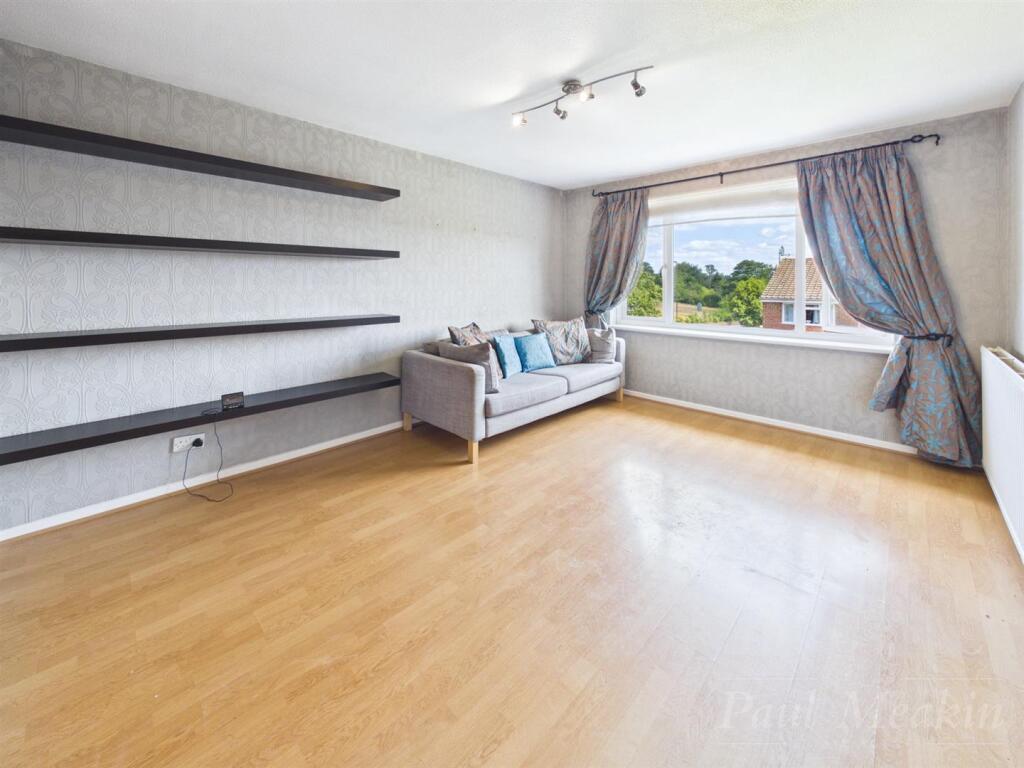 Apartment in Croydon - View 3