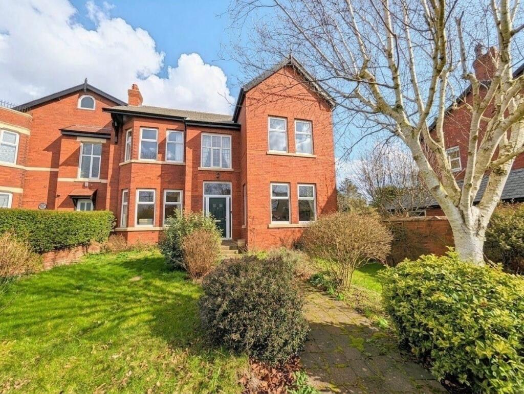4-bed semi-detached on Blundell Avenue, Southport, PR8 4TA, £500,000
