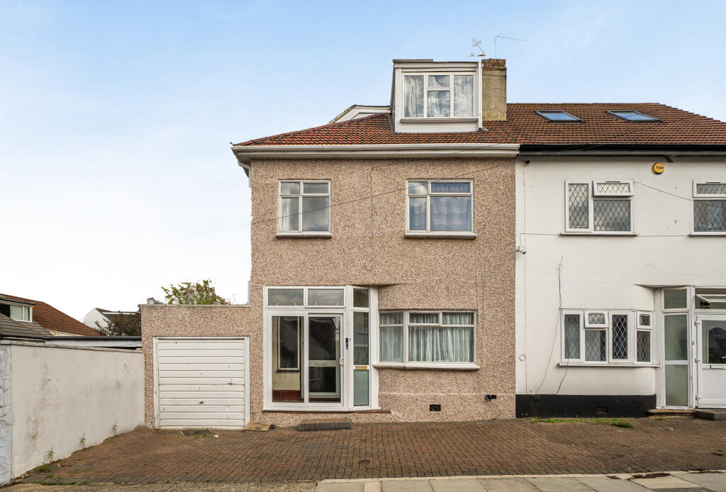 Perth Avenue, London, NW9 photo 2