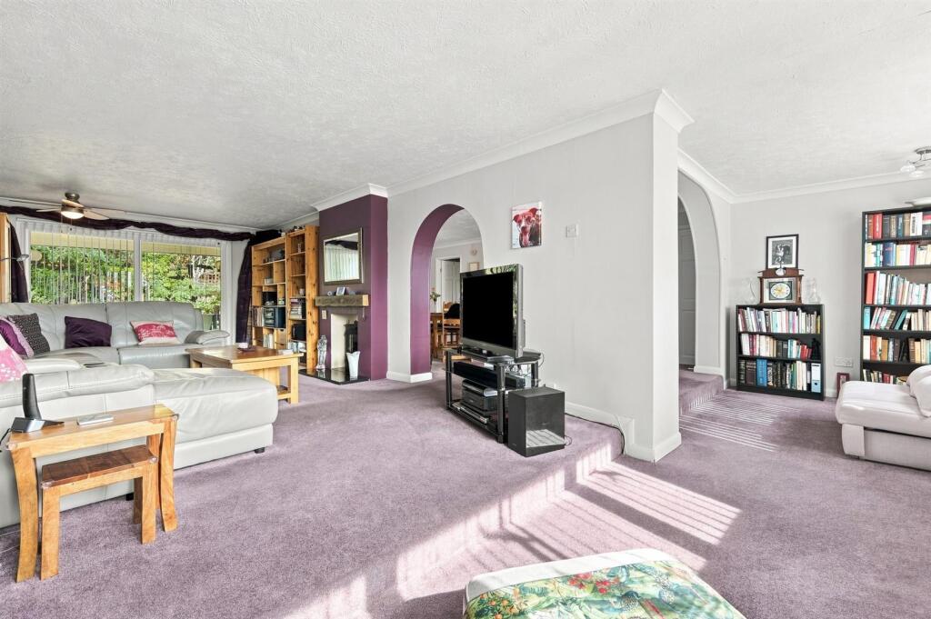 House in Basildon, Sunnymede, Billericay - More