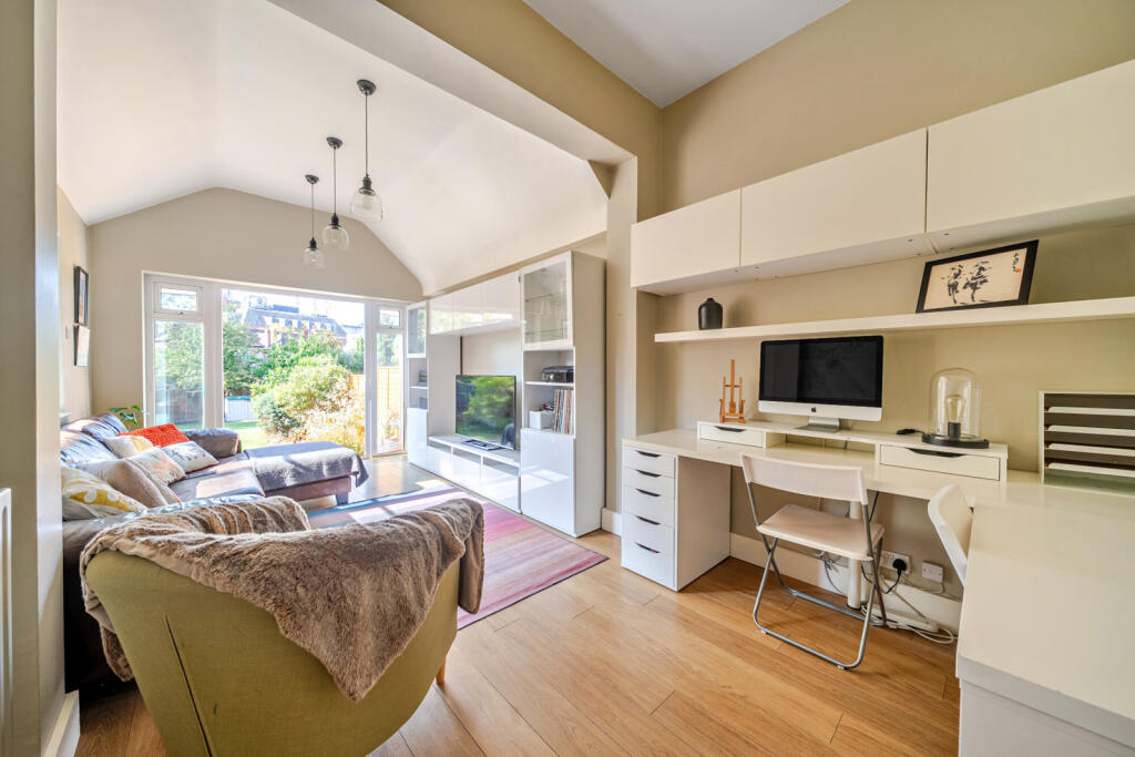 House in London - View 4