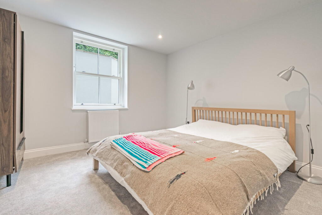 Apartment in Tunbridge Wells, Kent - View 5
