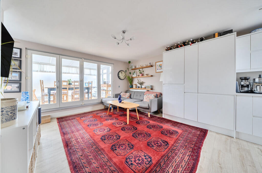 Apartment in London, Shepherd's Bush - View 3