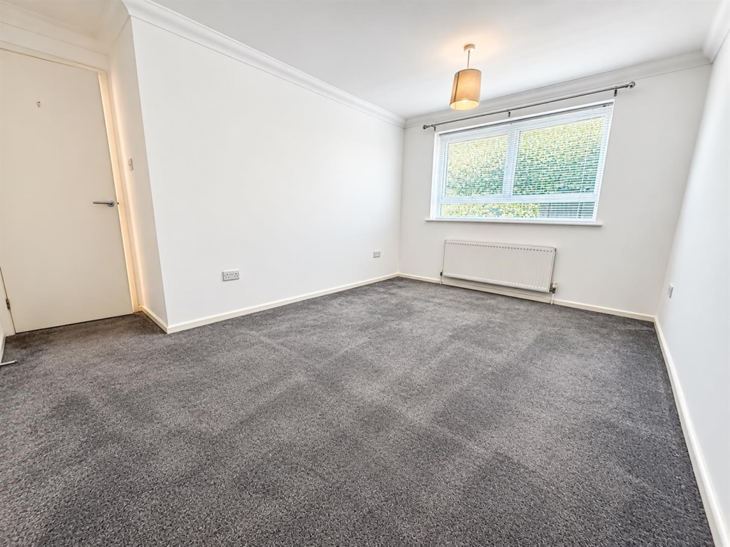 Glynville Close, Colehill photo 4