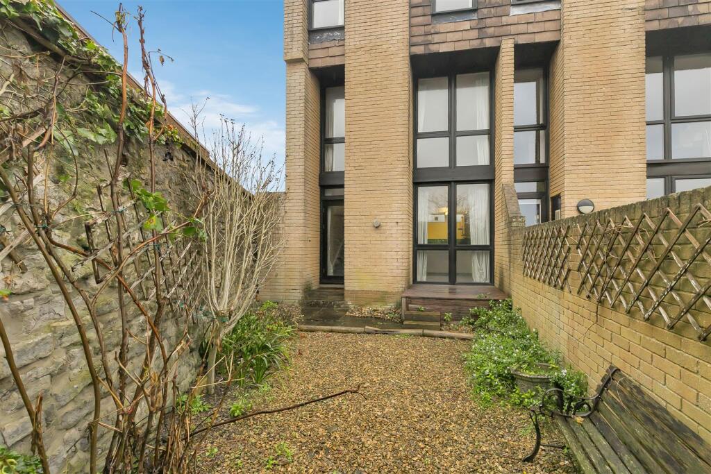 Old Vicarage Green, Keynsham photo 4