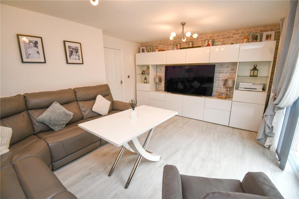 House in Ellesmere Port, Rossmore Estate - View 5
