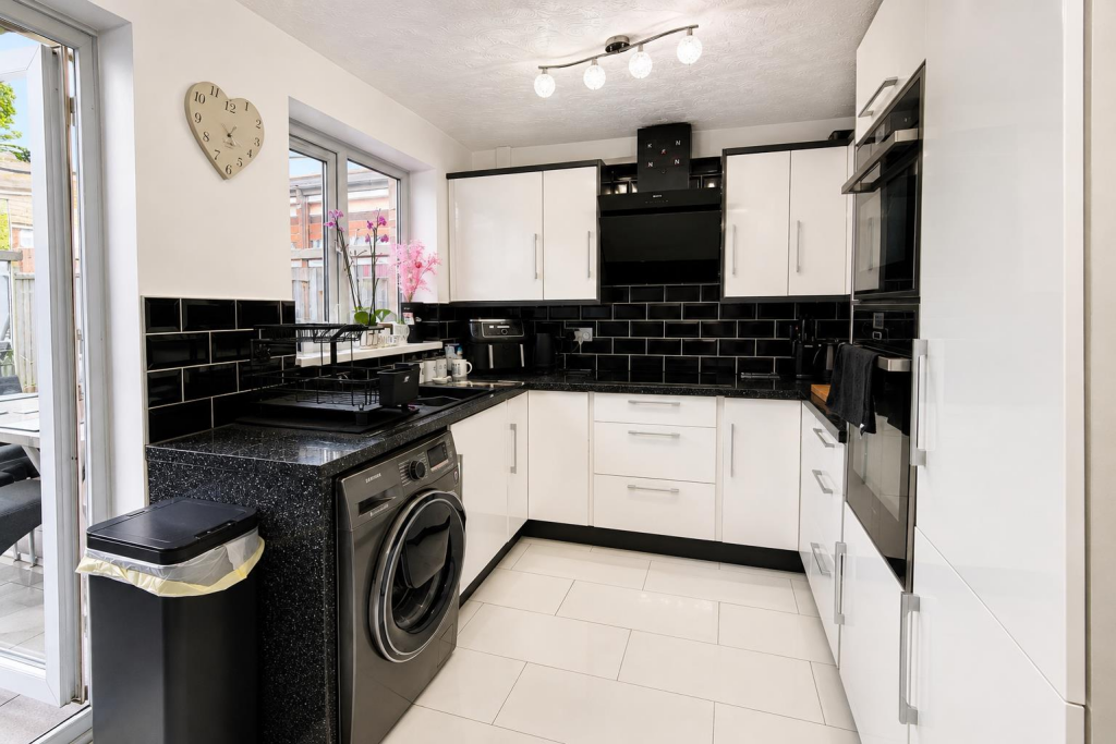 House in Northampton - View 3