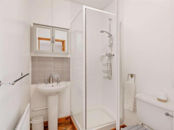 EN SUITE BATHROOM
