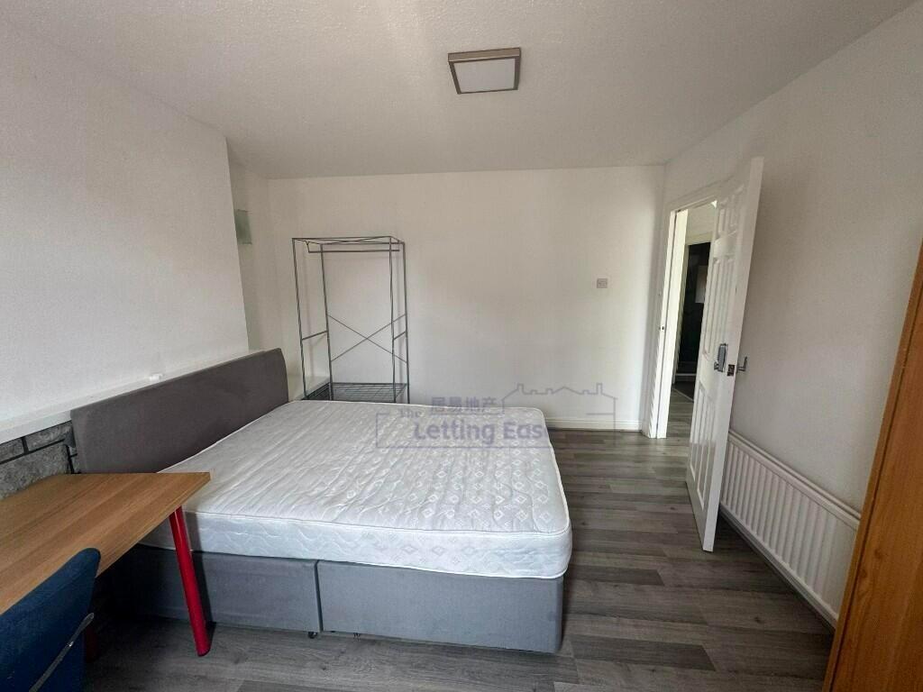 4 bedroom semi-detached house for rent