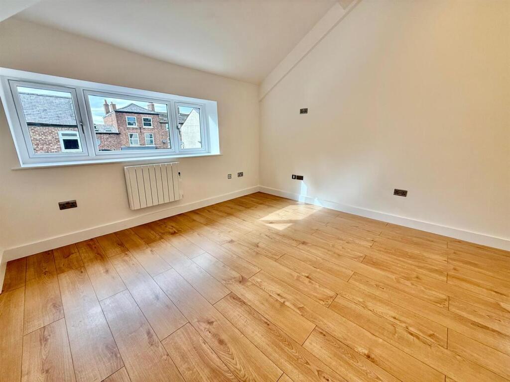 Apartment in Macclesfield, Cheshire East - View 2