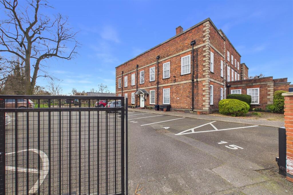 Main image of property: Balderton Gate, Newark