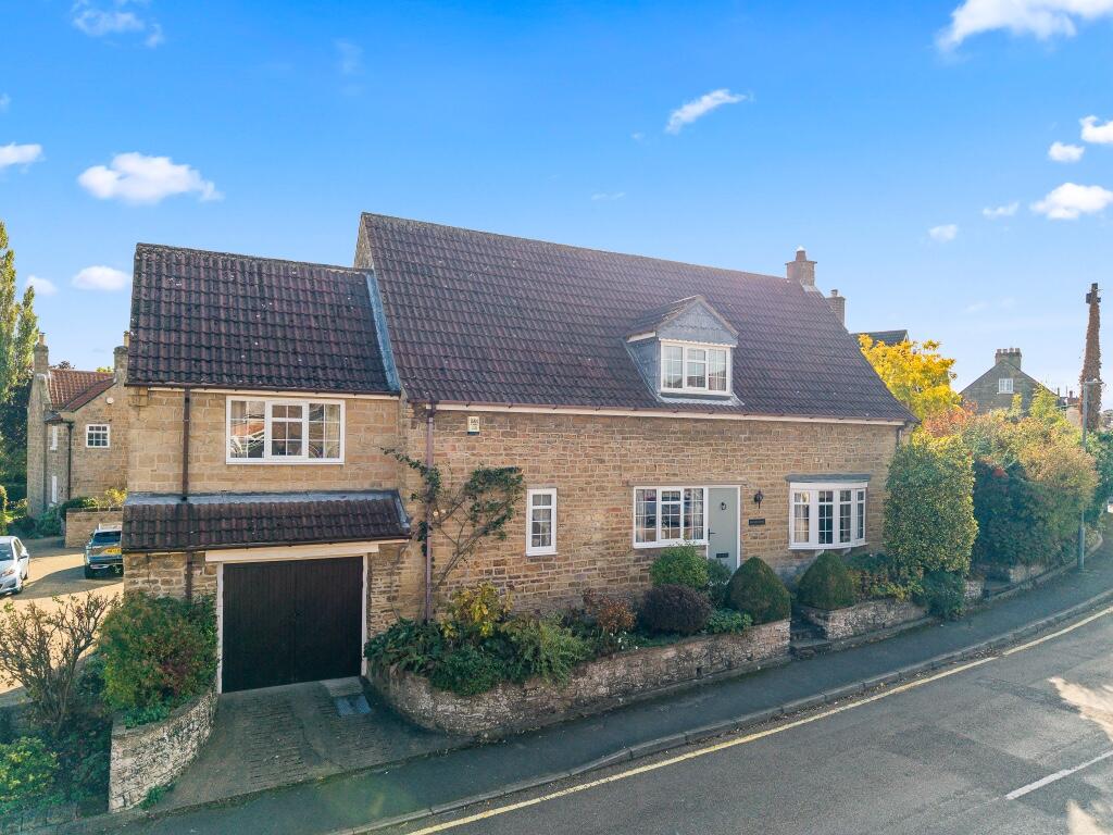 3-bed detached on The Cross, Carlton-In-Lindrick, S81, £425,000