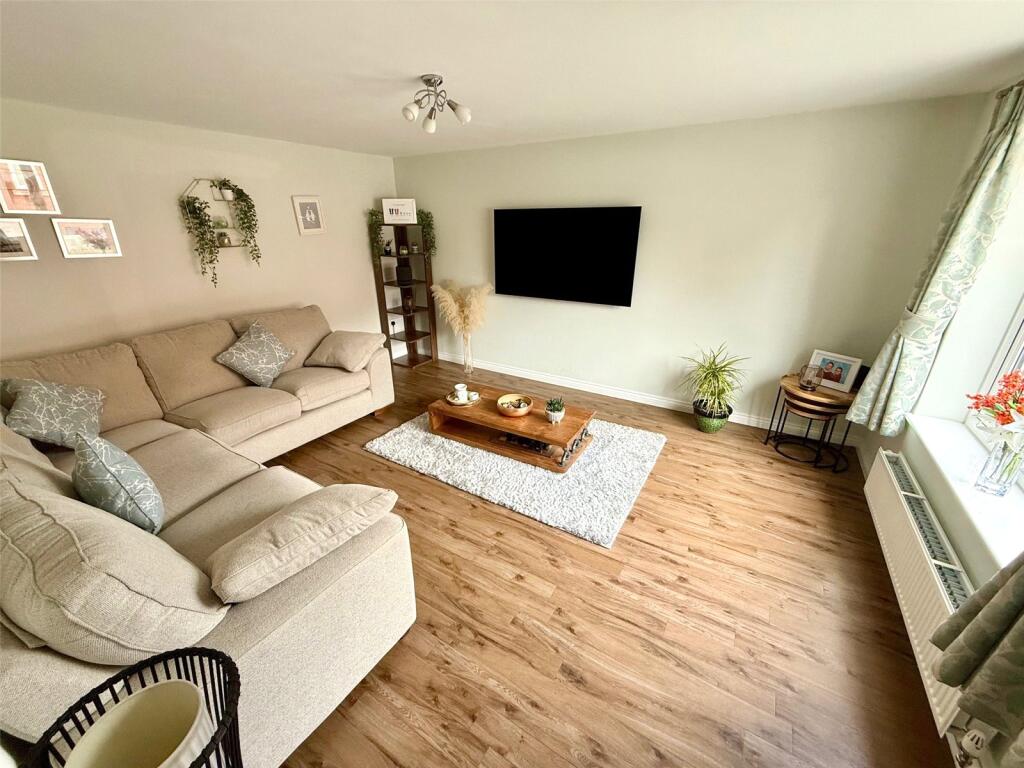 Groves Way, Hartlebury, Kidderminster, Worcestershire photo 4