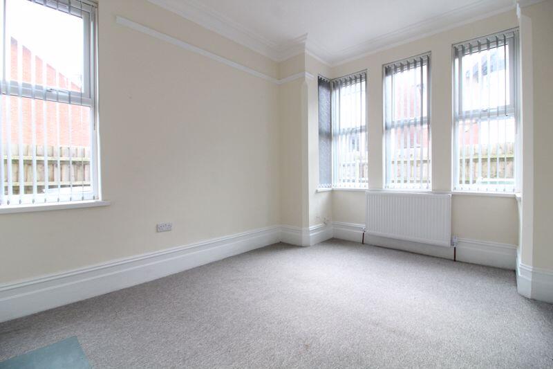 House in Luton - View 4