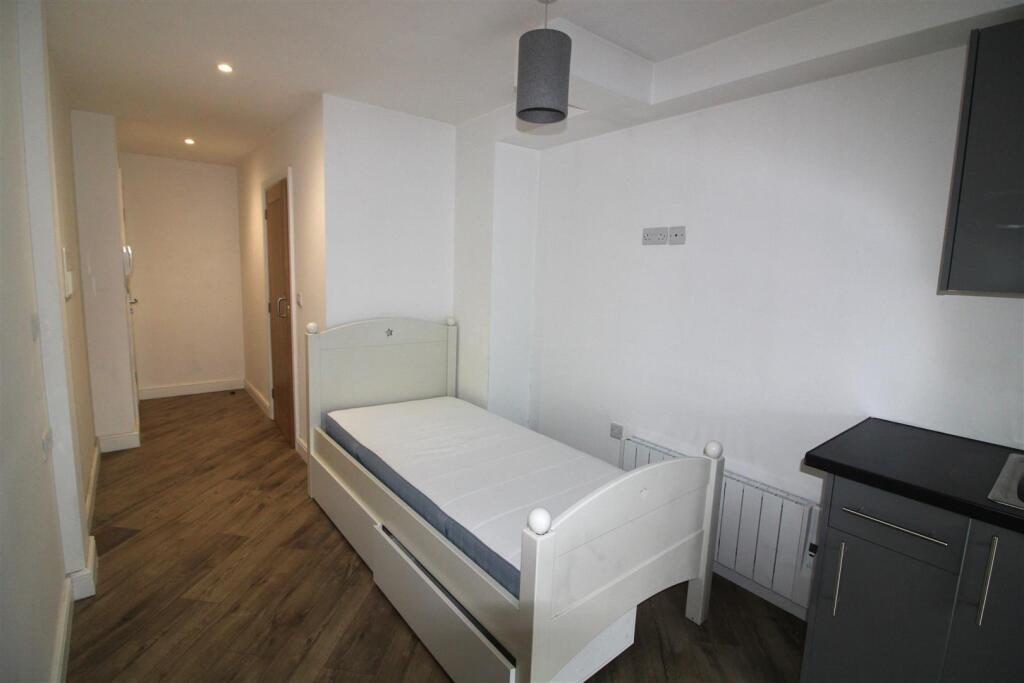 Studio flat for rent