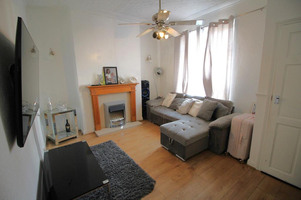 Hollins Road, Oldham, OL8 photo 3