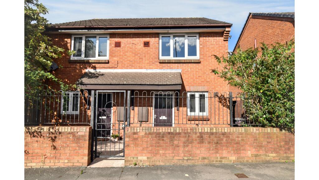 81 Glascote Road, Tamworth, Staffordshire, B77