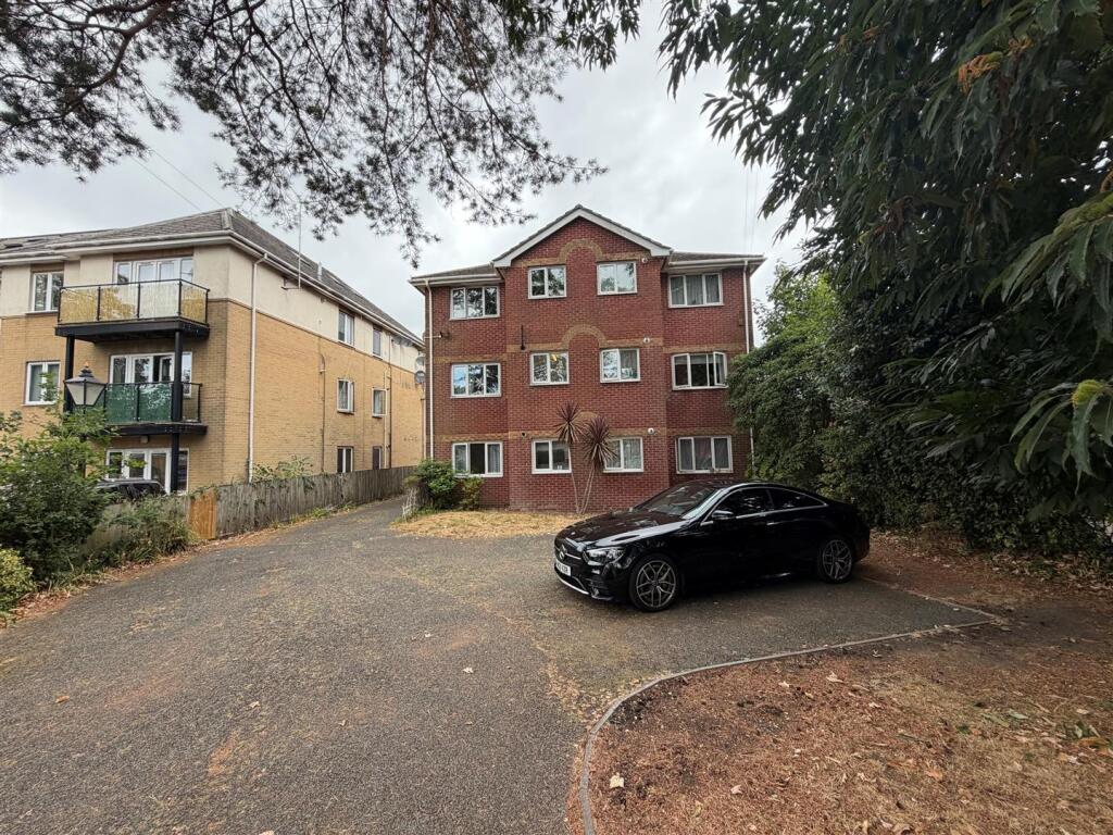 Main image of property: Richmond Park Road, Charminster, Bournemouth